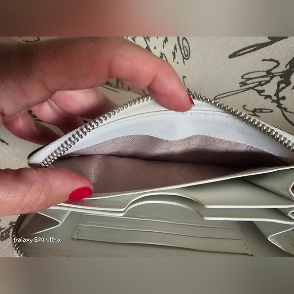 Michael Kors White w/ blk Polka Dot Fulton Multifunction Phone Case Wallet GUC - Picture 11 of 16